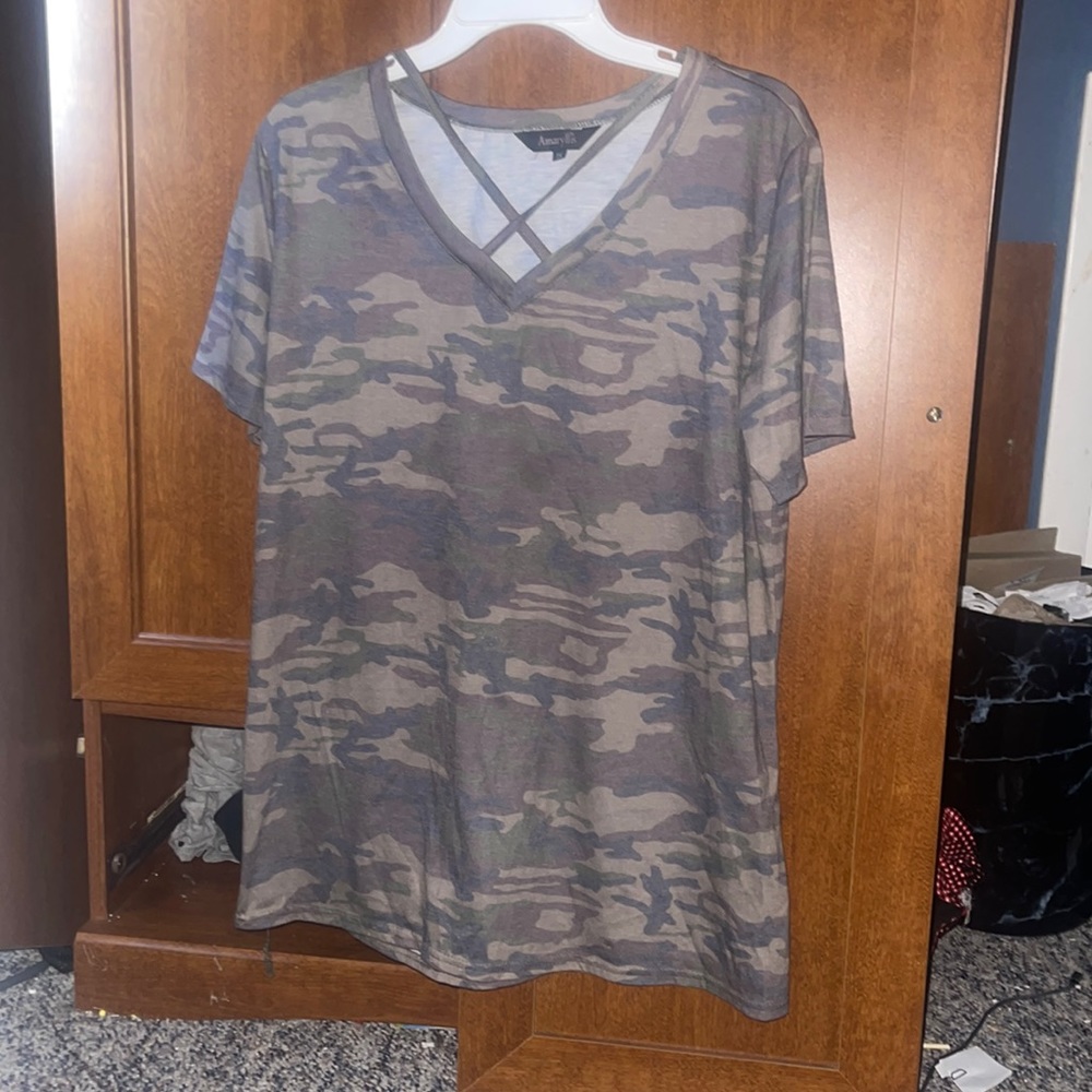 “Amaryllis” Green Camo Top Size XL